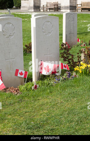 Cimetières militaires canadiens à Saint Margarets Bodelwyddan dans le Nord du Pays de Galles. Les troupes canadiennes ont été fondées à la proximité de Kinmel Park camp Banque D'Images