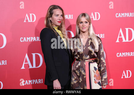 Ana Rodriguez (L) et Monica Roz sont vus sur le tapis rouge au cours de la XIIE Édition de l'architecture d'Intérieur, Design et Architecture Awards organisée par le magazine AD dans le Teatro Real de Madrid. Banque D'Images