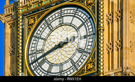 De plus près le Big Ben à Londres Big Ben est le surnom de la Grande Cloche de l'horloge à l'extrémité nord du Palais de Westminster à Londres un Banque D'Images