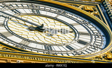 Les belles structures du mur de Big Ben et la grande tour Sculptures réveil le rend plus attrayant pour les touristes Banque D'Images