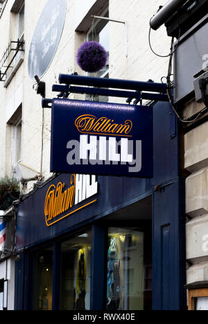 Les bookmakers William Hill signe, société fondée par William Hill en 1934 à une époque où le jeu était illégal en Grande-Bretagne Banque D'Images