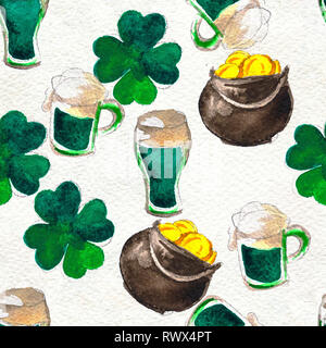 Fond transparent avec le jour de la Saint Patrick les symboles. Aquarelle illustration dessiné à la main avec le verre de bière, pot d'or, cylindre, feuille de trèfle. Maison de Vacances Banque D'Images