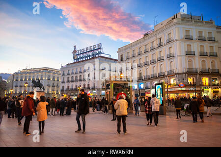 La Puerta del Sol dans le centre-ville, Madrid, Espagne Banque D'Images