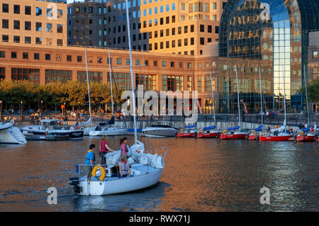 World Financial Center les immeubles de bureaux dans le quartier financier de Manhattan. Centre financier mondial. Jardin d'hiver sur la Place Brookfield Atrium N Banque D'Images