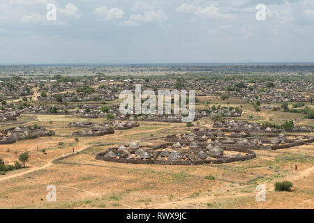 Nakapelimoru village est le plus grand village de l'Afrique de l'Est, de Kotido, Ouganda Banque D'Images