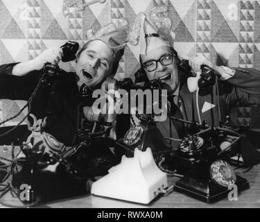 Eric Morecambe et Ernie Wise L'intelligence des hommes 1965 Franc Jeu de Noël sur Photo par Ian Jeayes le rang Organisation Banque D'Images