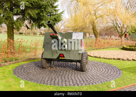 Canon de 25 livres Cae Glas Park et jardins en Shropshire Oswestry présenté par le Régiment Royal de l'Artillerie Banque D'Images