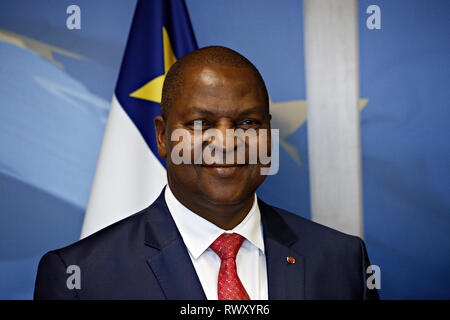 Bruxelles, Belgique. 7 mars 2019.Faustin Archange Touadera, Président de la République centrafricaine est accueilli par le président de la Commission de l'UE Jean-Claude Juncker avant une réunion. Alexandros Michailidis/Alamy Live News Banque D'Images