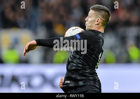 07 mars 2019, Hessen, Frankfurt/Main : Soccer : Europa League, l'Eintracht Francfort - Inter Milan, knockout ronde, ronde de 16 ans, d'abord les jambes, dans la Commerzbank Arena. Luka de Francfort Jovic passe le ballon. Photo : Uwe Anspach/dpa Banque D'Images