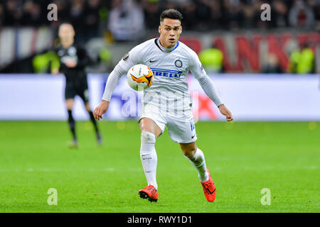 07 mars 2019, Hessen, Frankfurt/Main : Soccer : Europa League, l'Eintracht Francfort - Inter Milan, knockout ronde, ronde de 16 ans, d'abord les jambes, dans la Commerzbank Arena. Milan's Lautaro Martinez joue la balle. Photo : Uwe Anspach/dpa Banque D'Images