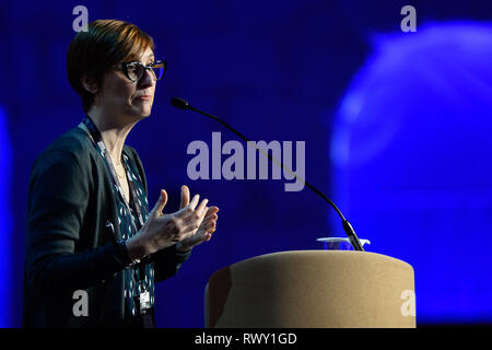 Porto, Portugal. 7 mars, 2019. Ester Asin, directeur du World Wide Fund for Nature (WWF) European Policy Office vu la parole durant le changement climatique au Sommet de Porto Centre des Congrès Alfandega. Credit : Omar Marques/SOPA Images/ZUMA/Alamy Fil Live News Banque D'Images