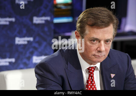 Cleveland, Ohio, USA. 18 juillet, 2016. Paul Manafort, directeur de campagne pour Trump, parle pendant un Bloomberg Television editorial petit-déjeuner à la Convention nationale républicaine de 2016. Crédit : Patrick Fallon/ZUMA/Alamy Fil Live News Banque D'Images