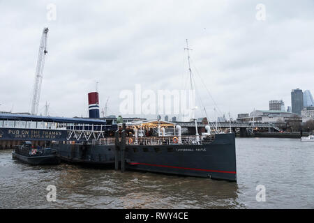 Londres, Royaume-Uni. 07Th Mar, 2019. Remblai à météo sombres et Whitehall Place. La fin de l'après-midi gloom hits le remblai, Tattersall Château, voie cyclable et Whitehall Place. Crédit : Peter Hogan/Alamy Live News Banque D'Images