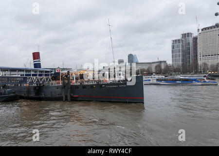 Londres, Royaume-Uni. 07Th Mar, 2019. Remblai à météo sombres et Whitehall Place. La fin de l'après-midi gloom hits le remblai, Tattersall Château, voie cyclable et Whitehall Place. Crédit : Peter Hogan/Alamy Live News Banque D'Images