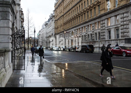 Londres, Royaume-Uni. 07Th Mar, 2019. Remblai à météo sombres et Whitehall Place. La fin de l'après-midi gloom hits le remblai, Tattersall Château, voie cyclable et Whitehall Place. Crédit : Peter Hogan/Alamy Live News Banque D'Images