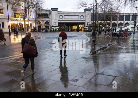 Londres, Royaume-Uni. 07Th Mar, 2019. Remblai à météo sombres et Whitehall Place. La fin de l'après-midi gloom hits le remblai, Tattersall Château, voie cyclable et Whitehall Place. Crédit : Peter Hogan/Alamy Live News Banque D'Images