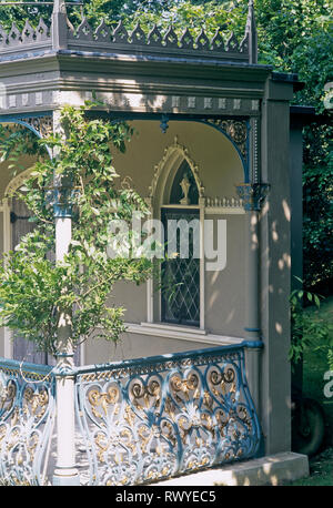 Balcon en jardin victorien Banque D'Images