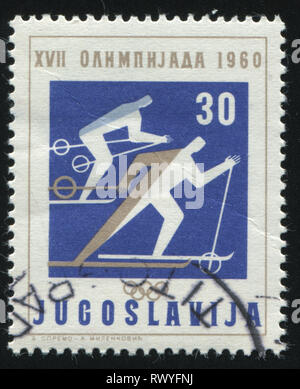 Russie KALININGRAD, 12 novembre 2016 : timbres en Yougoslavie, montre le ski, vers 1960 Banque D'Images