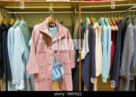 Moscou, Russie - CRICA Septembre, 2018 : interior shot of Stefanel magasin dans un centre commercial à Moscou. Banque D'Images