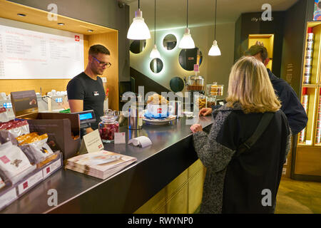 ROME, ITALIE - circa 2017, novembre : pour le café Illy à shop à Rome, Italie. Banque D'Images