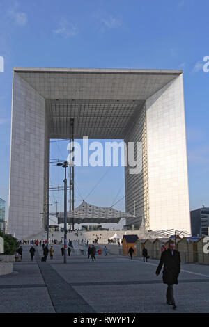 Paris, France - 05 janvier 2010 : au Plaza à La Défense Grande Arche et District Structure dans Paris, France. Banque D'Images