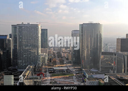 Paris, France - 05 janvier 2010 : Gratte-ciel grands édifices à bureaux à La Défense à Paris, France. Banque D'Images