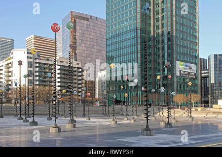 Paris, France - 05 janvier 2010 : Art Installation à esplanade centrale à la défense à Paris, France. Banque D'Images