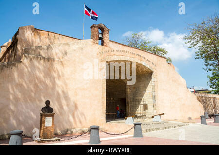 La Puerta del Conde en face de la zone piétonne d'accusation à Saint-Domingue. République dominicaine. Banque D'Images