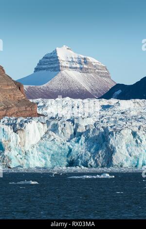 Nora, pic, Kronebreen Kongsfjorden, Spitzberg, archipel de Svalbard, Norvège Banque D'Images