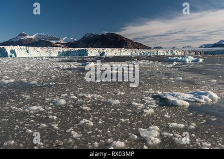 Kronebreen, Kongsfjorden, Spitzberg, archipel de Svalbard, Norvège Banque D'Images