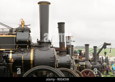 Gros plan d'une rangée de moteurs de traction à vapeur une juste Banque D'Images