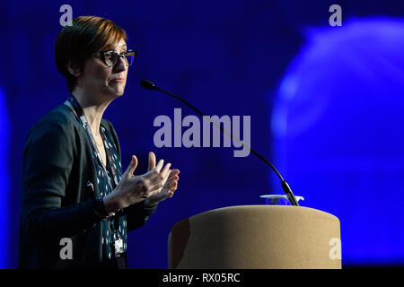 Ester Asin, directeur du World Wide Fund for Nature (WWF) European Policy Office vu la parole durant le changement climatique au Sommet de Porto Centre des Congrès Alfandega. Banque D'Images