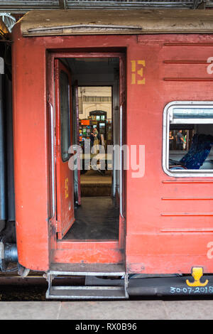 Colombo, Sri Lanka - le 19 décembre 2018 : La gare de Colombo Fort. Le Sri Lanka. Banque D'Images