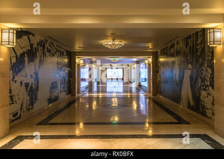 Doha, Qatar - 7 janvier 2019 : passage souterrain public moderne à Doha. Le Qatar. Banque D'Images