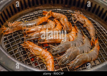 Crevettes grillées king sur le poêle chaud Banque D'Images