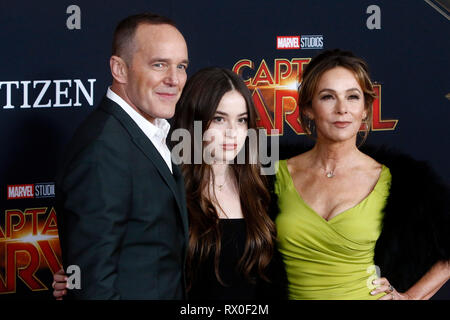 Clark Gregg, sa fille Stella Gregg et son épouse Jennifer Gray assistant à la 'Captain Marvel' en première mondiale au théâtre El Captian sur Mars 4,2019 à Los Angeles, Californie. Banque D'Images