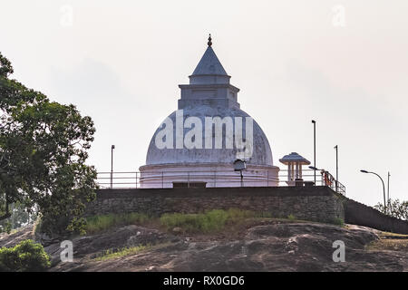 Sithulpawwa Rajamaha Viharaya est un ancien monastère bouddhiste situé dans le district de Hambantota, au sud est du Sri Lanka. Banque D'Images