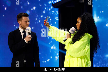 Mabel sur scène lors de la remise des prix mondiaux 2019 avec très.co.uk s'est tenue au London's Eventim Apollo Hammersmith. Banque D'Images