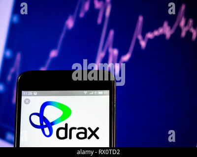 Drax Group plc logo de l'entreprise vu affichée sur téléphone intelligent. Banque D'Images