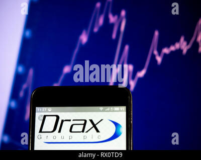 Drax Group plc logo de l'entreprise vu affichée sur téléphone intelligent. Banque D'Images