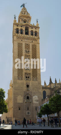 Vue panoramique sur la Tour Giralda de Séville, Espagne, le 3 mars 2019 Banque D'Images