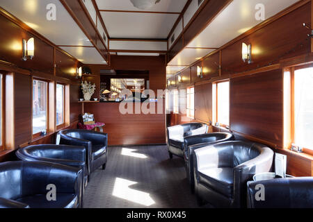 Bar et de fauteuils club en cuir et Art déco caractéristiques du Pullman Macédoine un transport de première classe construit à Chicago USA en 1928, la gare, Maldon Banque D'Images