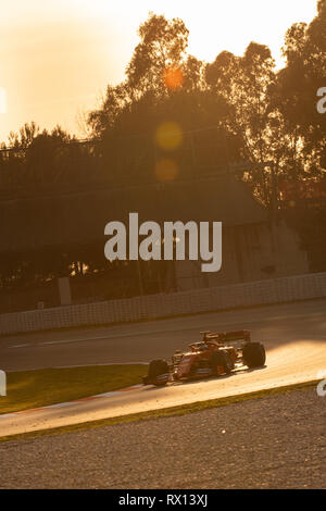 Barcelone, Espagne. 18 février 2019 - Sebastian Vettel de l'Allemagne avec 5 de la Scuderia Ferrari SF90 sur la voie au cours de la F 1 2019 Test d'avant saison. Banque D'Images