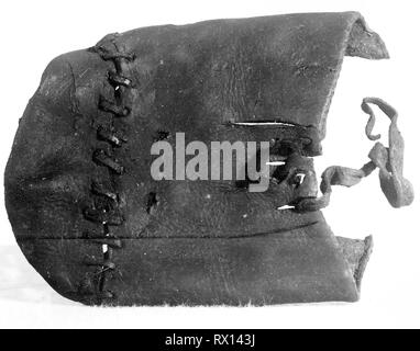 Orteil de la chaussure. L'Angleterre. Date : 1501-1600. Dimensions : 13,5 × 11 × 1 cm (5 × 4 × 5/16 5/16 3/8 in. ). Le cuir. Origine : Angleterre. Musée : le Chicago Art Institute. Banque D'Images