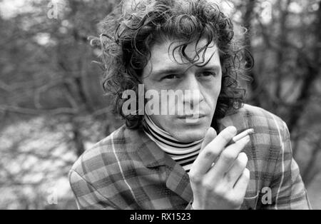 Marco Pierre White, chef, sur Wandsworth Common en face du restaurant Harveys, où il s'est fait connaître et a remporté deux étoiles Michelins, Londres, Angleterre, Royaume-Uni 1987 Banque D'Images