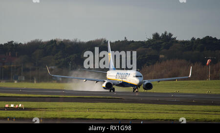 Prestwick, UK. 7 mars 2019. Vol Ryanair Boeing 737-8AS (Reg : EI-FIL) au départ de l'Aéroport International de Prestwick. Cet avion est une prochaine génération Banque D'Images