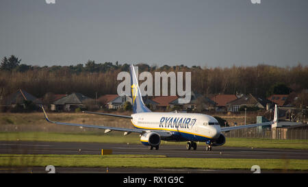 Prestwick, UK. 7 mars 2019. Vol Ryanair Boeing 737-8AS (Reg : EI-FIL) au départ de l'Aéroport International de Prestwick. Cet avion est une prochaine génération Banque D'Images