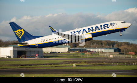 Prestwick, UK. 7 mars 2019. Vol Ryanair Boeing 737-8AS (Reg : EI-FIL) au départ de l'Aéroport International de Prestwick. Cet avion est une prochaine génération Banque D'Images