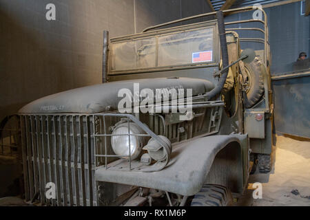 Un camion de l'Armée US 43 Prestone dans l'Overlord Museum, Lotissement Omaha Center, Colleville-sur-Mer, France. Banque D'Images