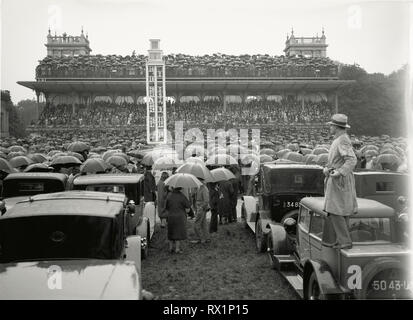 Journée des pluies, Longchamps Race Track, Paris, France, 1935 Banque D'Images